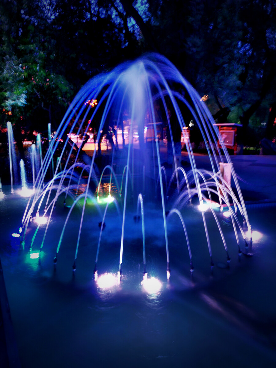 兒童公園小噴泉與仿古建筑 承載歡樂與文化的雙重魅力