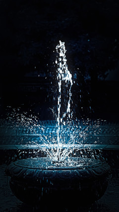 水花四濺中的仿古建筑 傳統與現代的完美交融